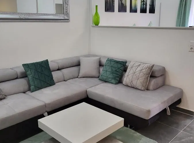 Schwarzwaldsuite Mit Panorama Waldblick Apartment *